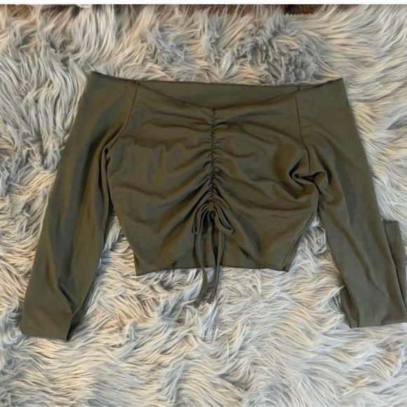 Long sleeve crop tops/sweaters - Picture 5 of 5